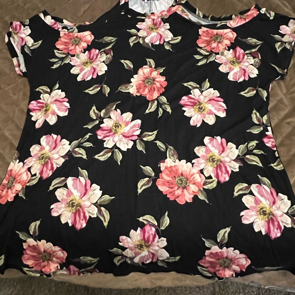 Cold Shoulder Knit Short Sleeve Shirt